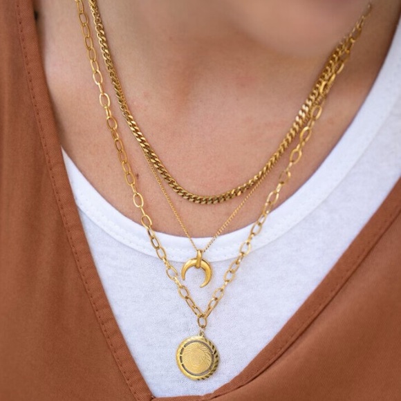 Lion Layers 18GP Necklace - Picture 2 of 3